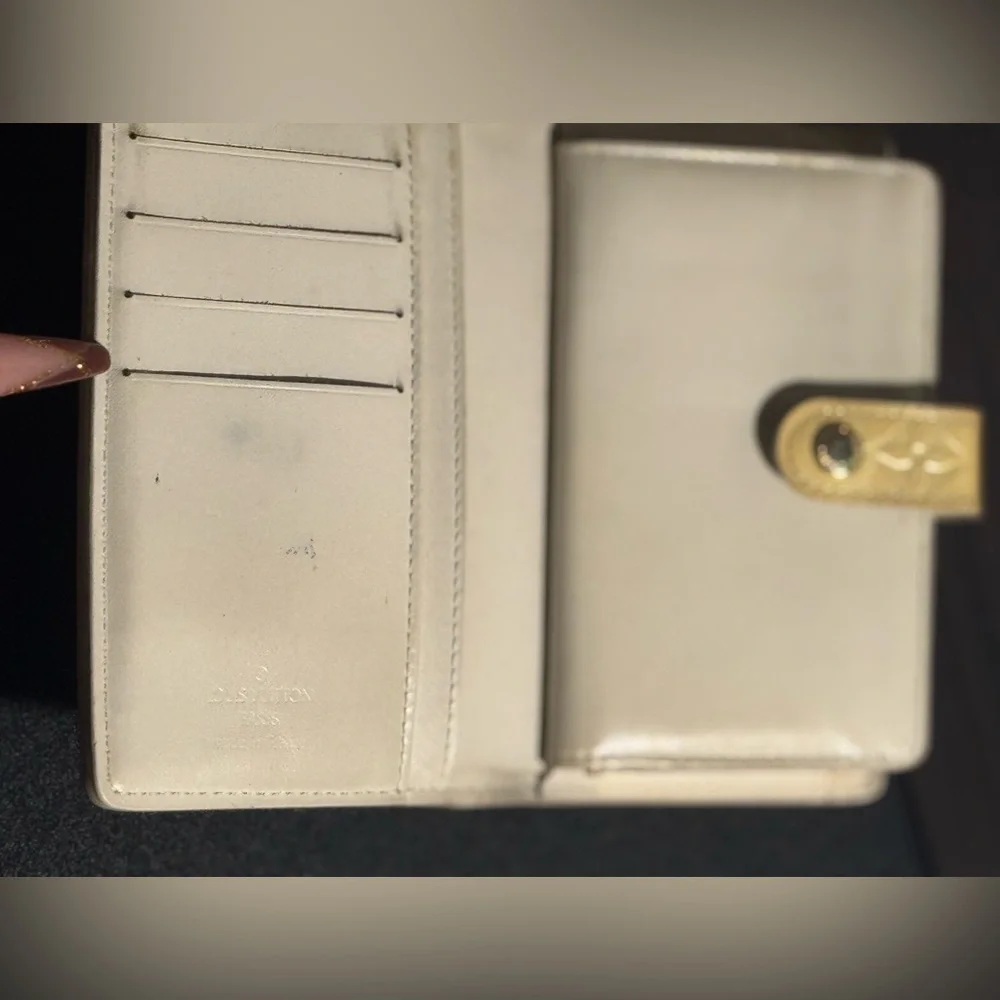 🌞🎉EUC Louis Vuitton Kiss Lock Wallet Coin purse Vernis Authentic-code MI0027.